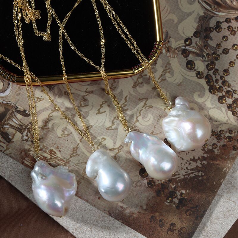 ARS121 WHITE KING Baroque Necklace