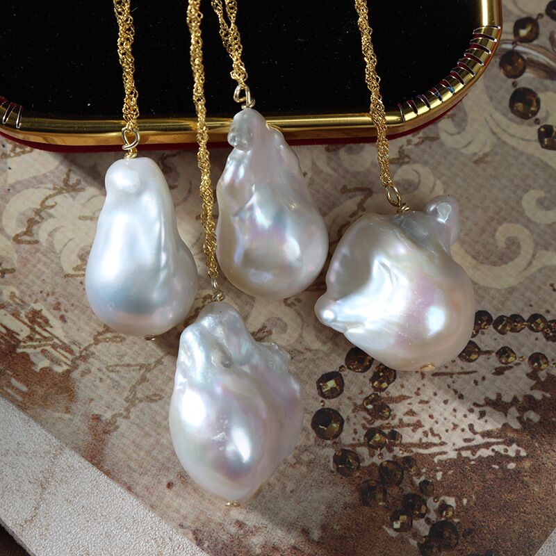 ARS121 WHITE KING Baroque Necklace